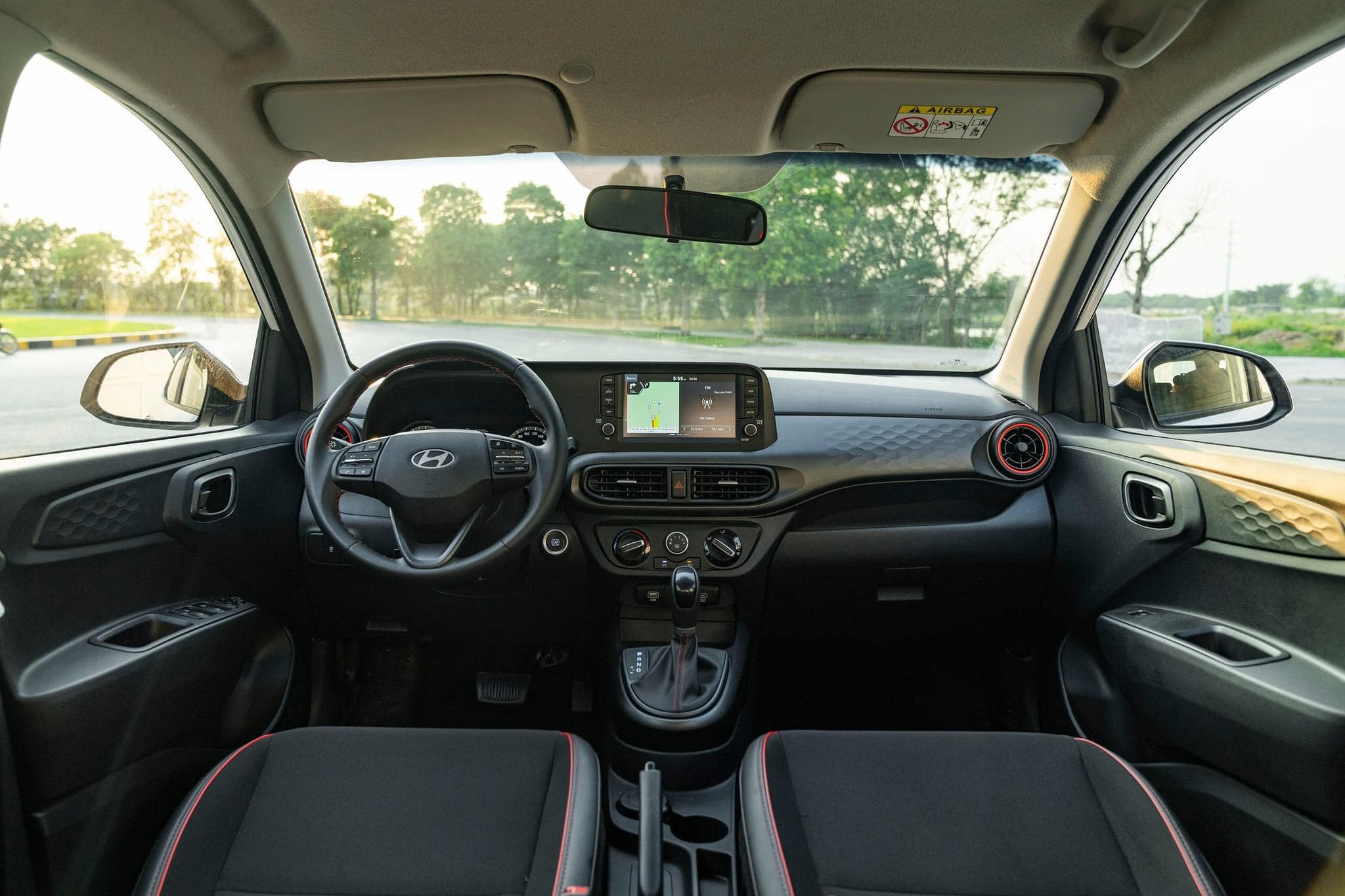 hyundai-i10-hatchback-12.jpg